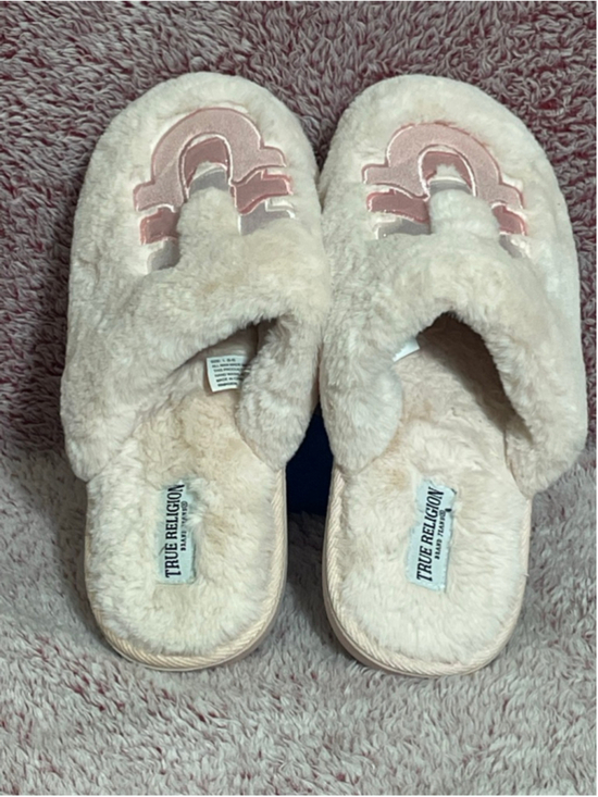 True Religion Shoes - Women's True Religion Pink Faux Fur Slippers Size L (8-9)